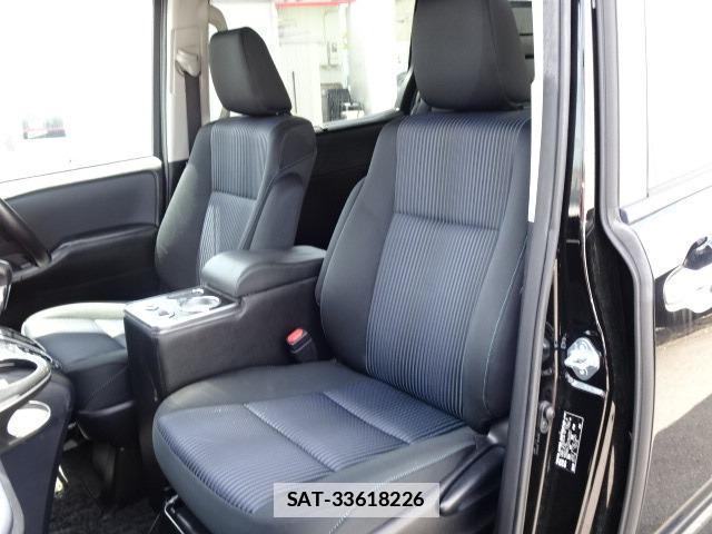 Toyota VOXY 2016-06 7820621-2