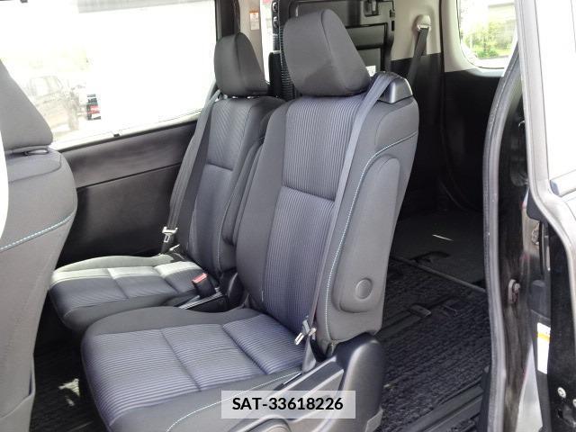 Toyota VOXY 2016-06 7820621-3