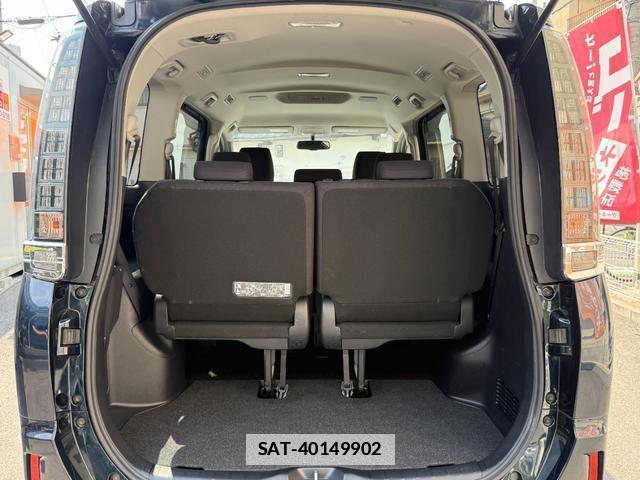 Toyota VOXY 2014-11 7820816-10