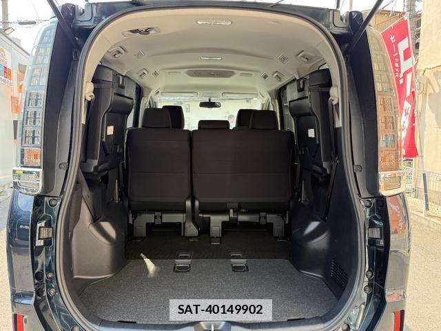 Toyota VOXY 2014-11 7820816-11