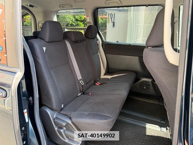Toyota VOXY 2014-11 7820816-13