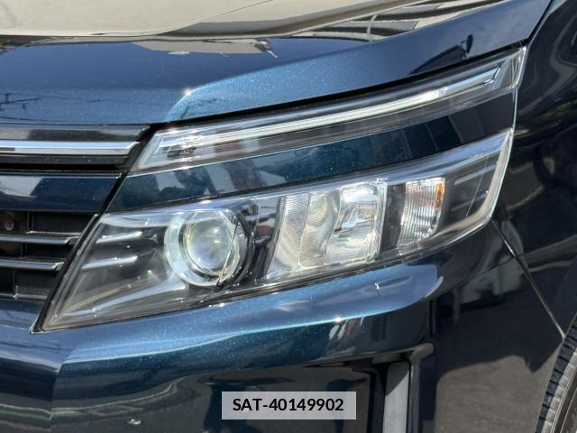 Toyota VOXY 2014-11 7820816-18