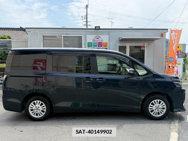 Toyota VOXY 2014-11 7820816-3