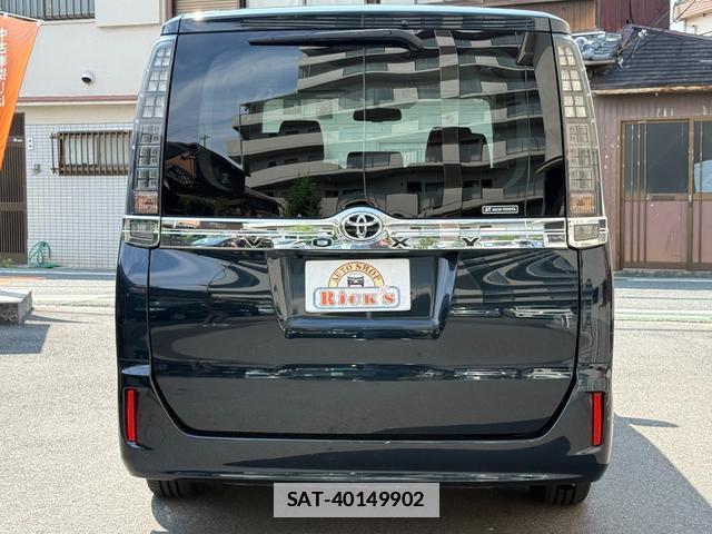 Toyota VOXY 2014-11 7820816-5