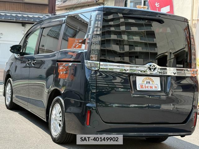 Toyota VOXY 2014-11 7820816-6