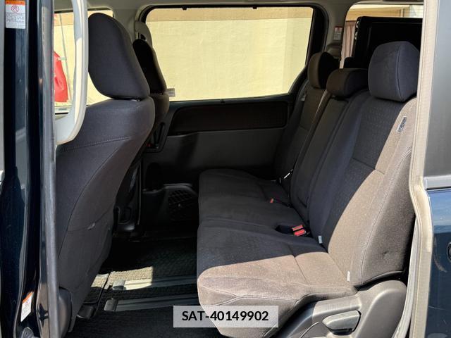 Toyota VOXY 2014-11 7820816-9