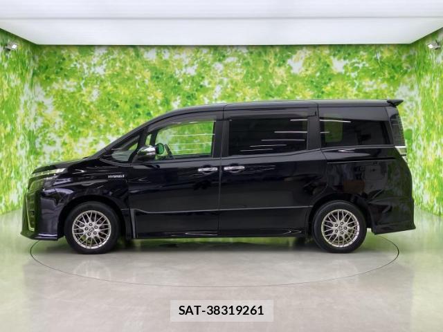 Toyota VOXY 2019-04 7821025-1