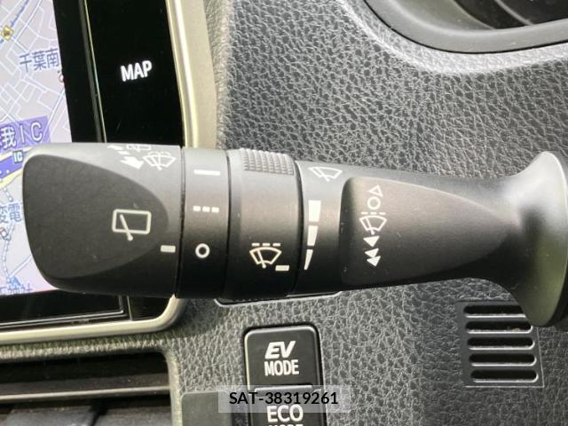 Toyota VOXY 2019-04 7821025-17