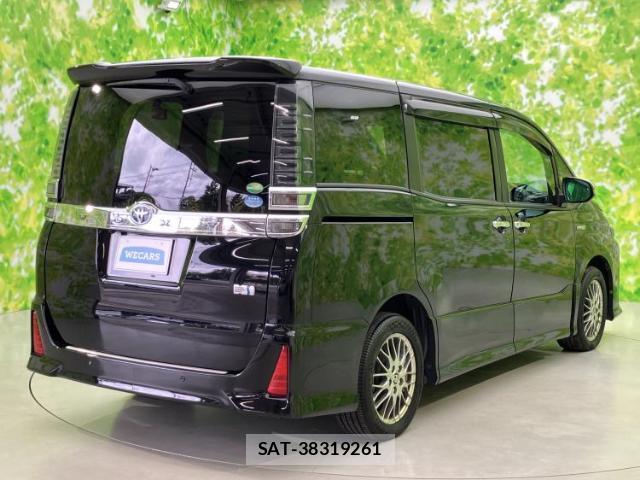Toyota VOXY 2019-04 7821025-2