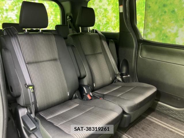 Toyota VOXY 2019-04 7821025-4