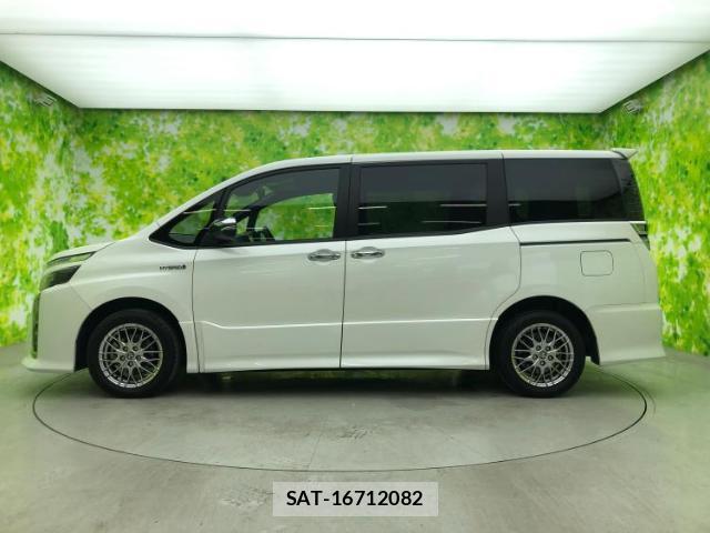 Toyota VOXY 2019-02 7821037-1