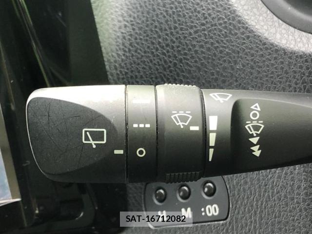 Toyota VOXY 2019-02 7821037-15