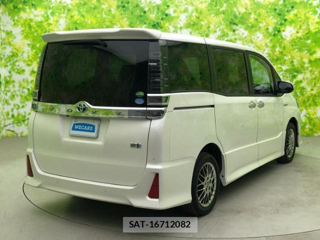 Toyota VOXY 2019-02 7821037-2