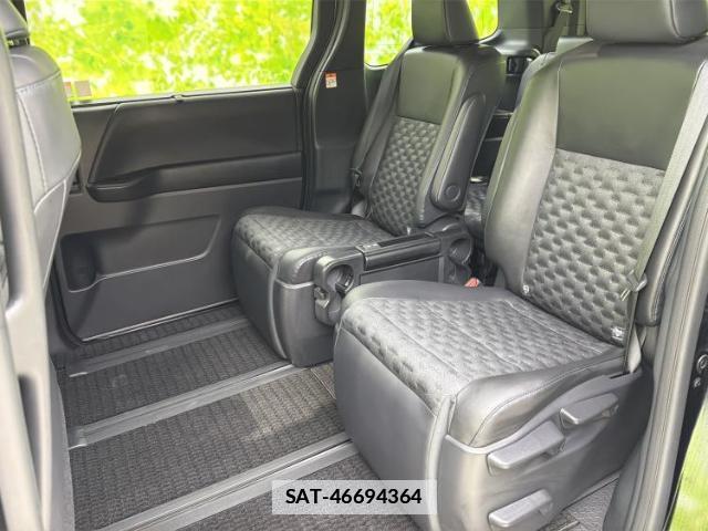 Toyota VOXY 2025-03 7821059-6