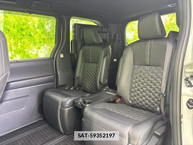 Toyota VOXY 2026-04 7821080-6