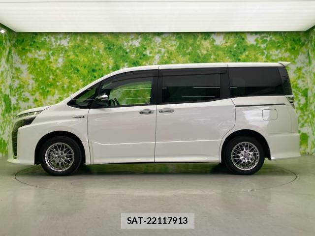 Toyota VOXY 2018-01 7821173-1
