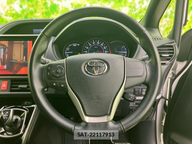 Toyota VOXY 2018-01 7821173-14