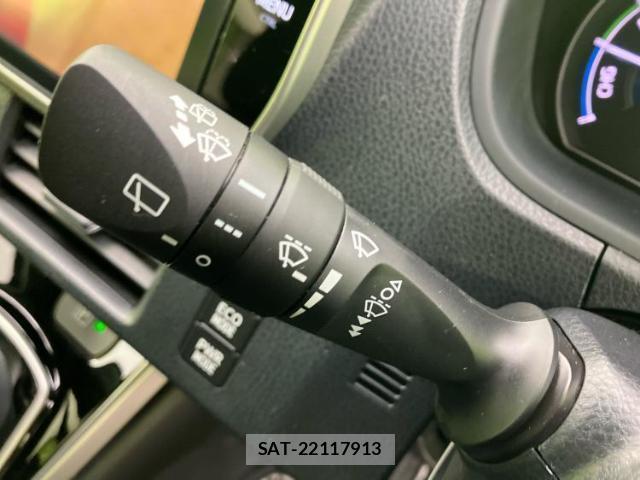 Toyota VOXY 2018-01 7821173-16