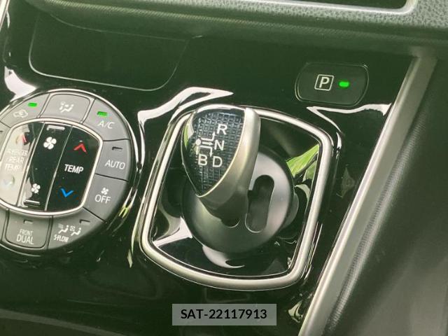 Toyota VOXY 2018-01 7821173-17