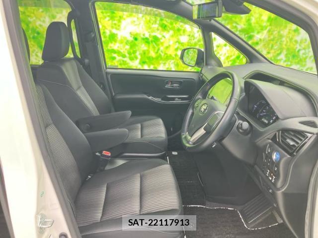 Toyota VOXY 2018-01 7821173-3