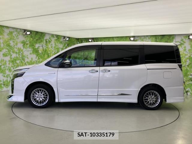 Toyota VOXY 2019-03 7821333-1