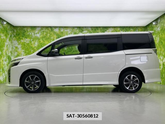 Toyota VOXY 2020-02 7821353-1