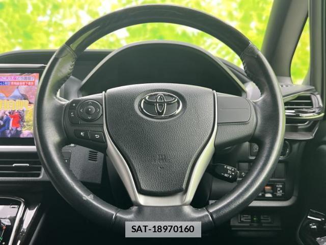 Toyota VOXY 2017-10 7821363-15