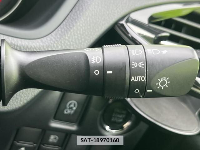 Toyota VOXY 2017-10 7821363-16