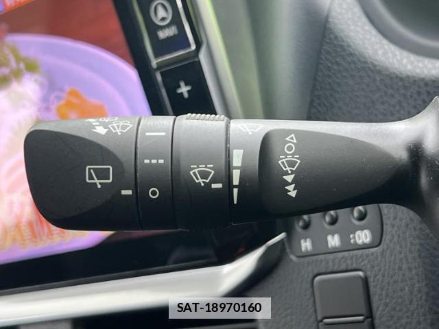 Toyota VOXY 2017-10 7821363-17