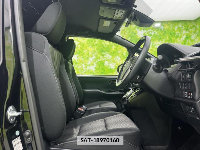 Toyota VOXY 2017-10 7821363-3