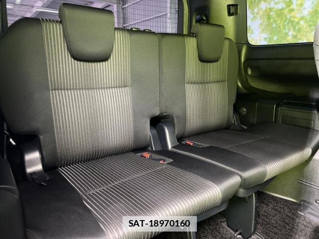 Toyota VOXY 2017-10 7821363-5