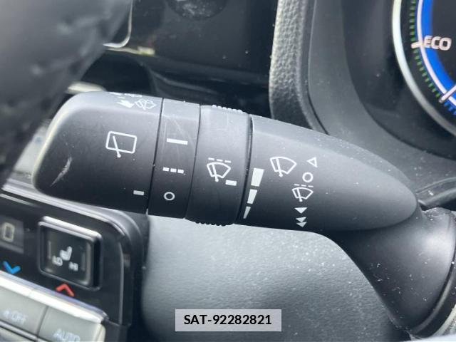 Toyota VOXY 2024-09 7821398-17