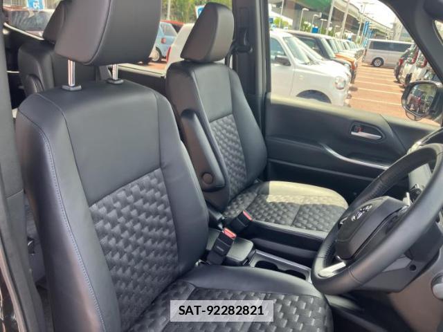 Toyota VOXY 2024-09 7821398-3