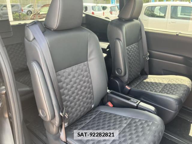 Toyota VOXY 2024-09 7821398-4