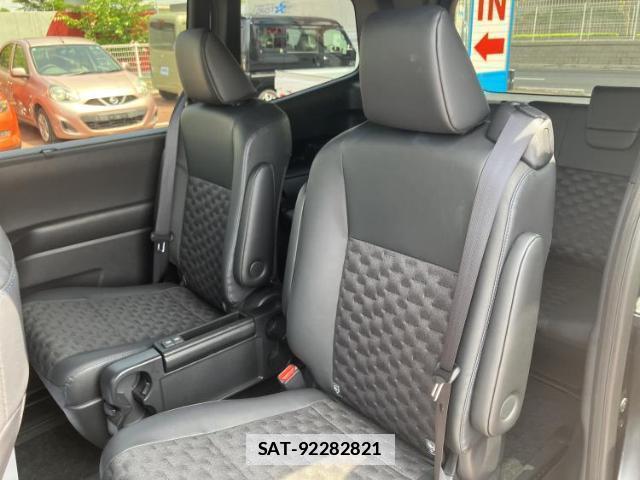 Toyota VOXY 2024-09 7821398-7
