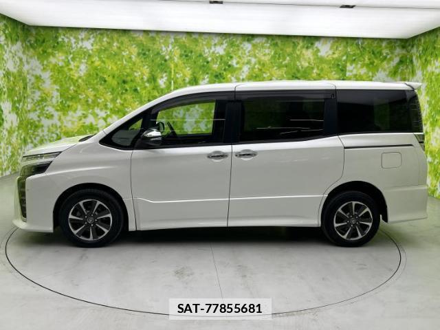 Toyota VOXY 2018-11 7821518-1
