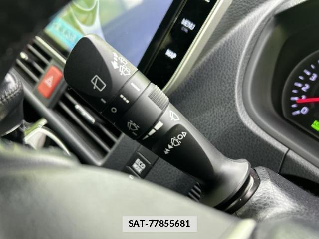 Toyota VOXY 2018-11 7821518-17