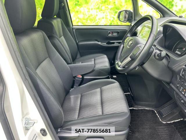 Toyota VOXY 2018-11 7821518-3