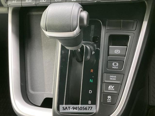 Toyota VOXY 2025-06 7821616-17