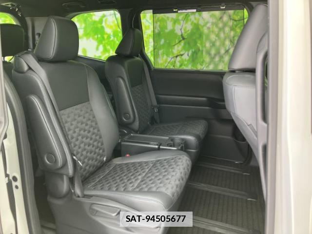 Toyota VOXY 2025-06 7821616-4