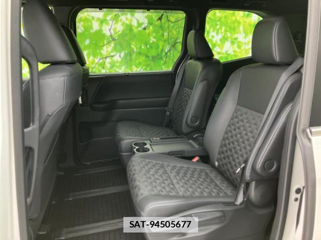 Toyota VOXY 2025-06 7821616-7