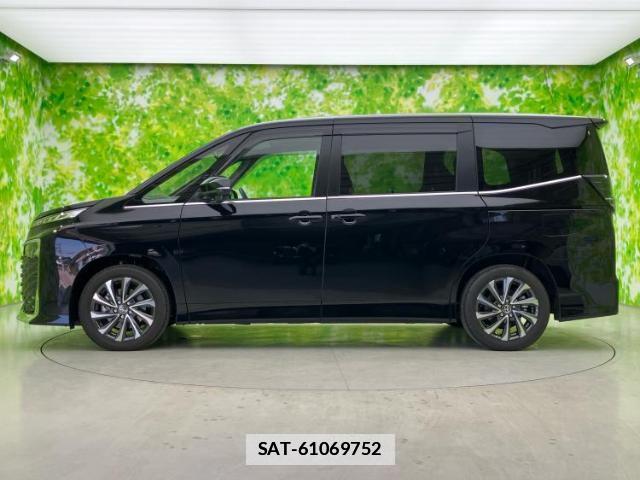 Toyota VOXY 2025-11 7821655-1