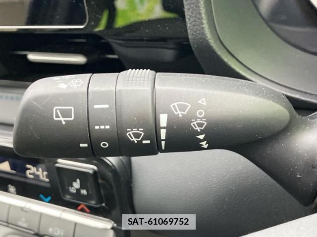 Toyota VOXY 2025-11 7821655-16