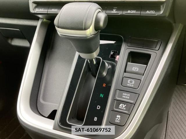 Toyota VOXY 2025-11 7821655-17