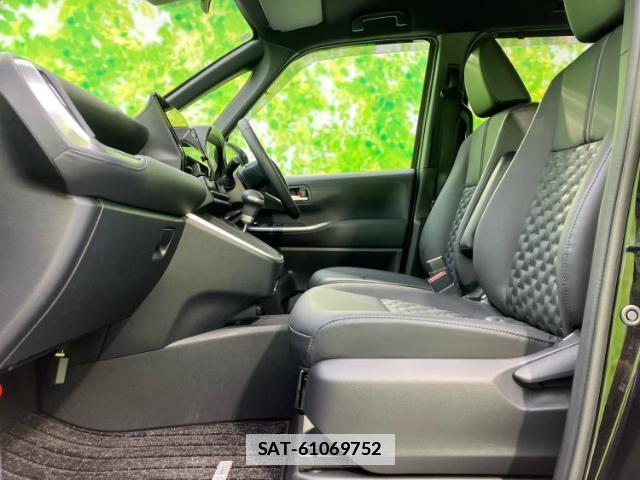 Toyota VOXY 2025-11 7821655-6