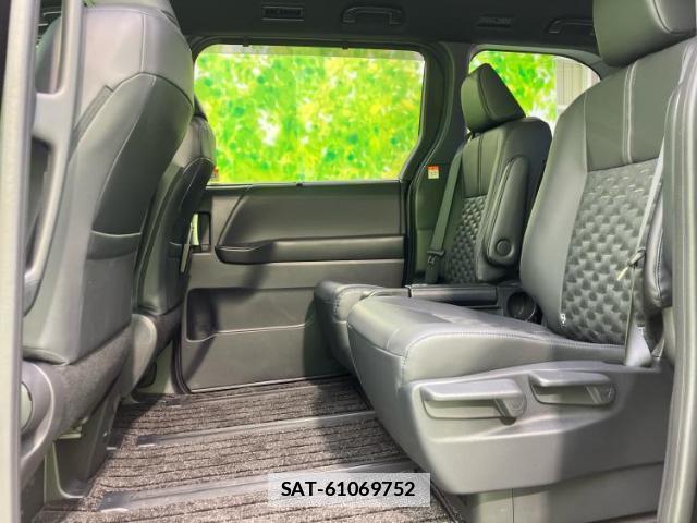 Toyota VOXY 2025-11 7821655-7