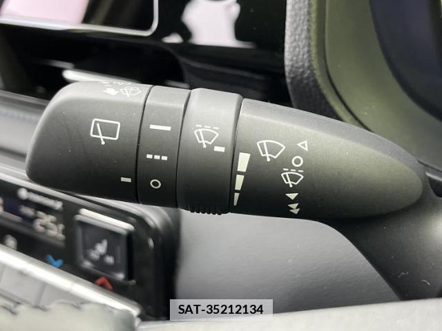 Toyota VOXY 2025-09 7821675-16