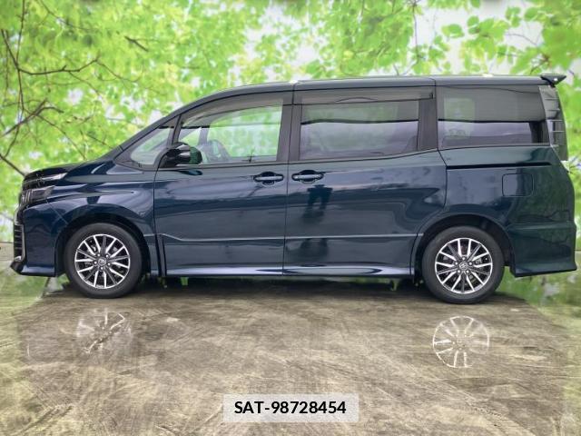 Toyota VOXY 2014-04 7821696-1
