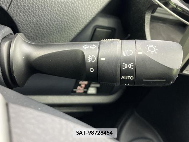 Toyota VOXY 2014-04 7821696-15