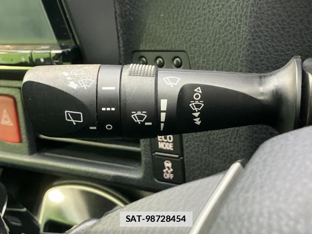 Toyota VOXY 2014-04 7821696-16